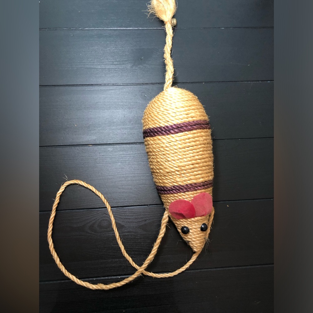Decor toy mouse for a cat made of jute rope isolated. - Picture 3 of 9